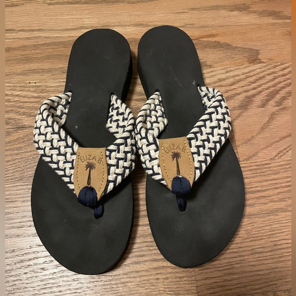 Eliza B Flip Flop Navy and white weave size 6